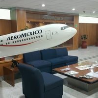 Photo taken at Oficinas Corporativas Aeroméxico by Pablo S. on 8/18/2016