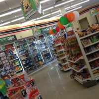 Photo taken at 7- Eleven by Marco Vinicio F. on 12/27/2012