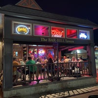 Foto tomada en The Bar Bill Tavern  por Becky el 8/25/2022