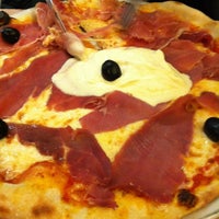 11/27/2012 tarihinde Renee R.ziyaretçi tarafından Pizza San Giovanni'de çekilen fotoğraf