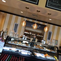 5/22/2014にMonira A.がGlazed Doughnuts &amp; Cafeで撮った写真