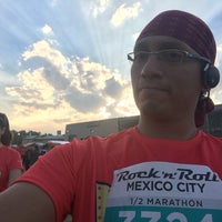 Photo taken at rock &amp;amp; roll mexico city half marathon by Isaac J. on 3/20/2017