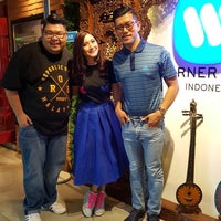 Review Warner Music Indonesia