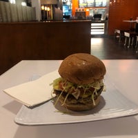 Photo taken at Burger Lounge Santa Monica by АЛЕНА К. on 11/25/2019