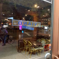 10/25/2018 tarihinde Louise G.ziyaretçi tarafından Viand Cafe'de çekilen fotoğraf
