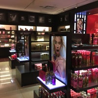 Photo taken at Victoria&amp;#39;s Secret by eme459 on 8/22/2017