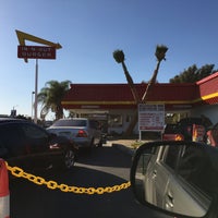 Photo taken at In-N-Out Burger by Isaarr79 on 11/17/2016