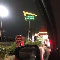Photo taken at In-N-Out Burger by Isaarr79 on 9/28/2019