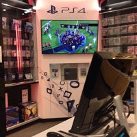 Photo taken at Sony Store by Isaarr79 on 11/14/2013