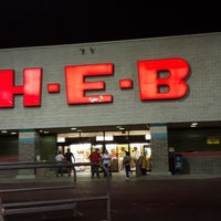 รูปภาพถ่ายที่ H-E-B โดย Christian W. เมื่อ 5/31/2013