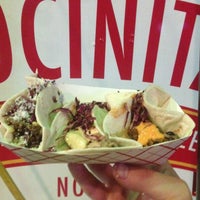 รูปภาพถ่ายที่ La Cocinita Food Truck โดย Jason U. เมื่อ 7/27/2013