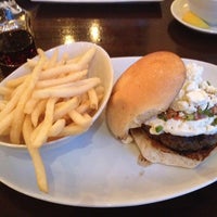 1/27/2013 tarihinde Sibyl N.ziyaretçi tarafından 5 Napkin Burger'de çekilen fotoğraf