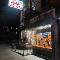 Photo taken at Carroll Gardens Wines &amp;amp; Liquors by Kirk L. on 12/3/2022