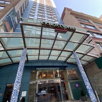 Foto diambil di Courtyard by Marriott New York Manhattan/SoHo oleh Grayson pada 6/18/2023