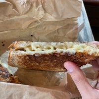 8/13/2021 tarihinde Kenji F.ziyaretçi tarafından Beecher&amp;#39;s Handmade Cheese'de çekilen fotoğraf