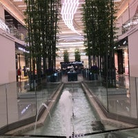 รูปภาพถ่ายที่ Al Hamra Mall โดย Osama เมื่อ 9/7/2017
