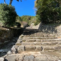 Photo taken at Azuchi Castle Ruins by Masaya T. on 10/28/2023
