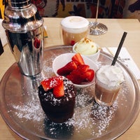 Photo taken at Max Brenner by Roman B. on 4/15/2015