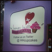 5/31/2013 tarihinde Phil D.ziyaretçi tarafından Hungry Heart Cupcakes'de çekilen fotoğraf