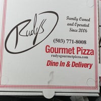 Foto tomada en Rudy&amp;#39;s Gourmet Pizza  por Phil D. el 3/5/2018