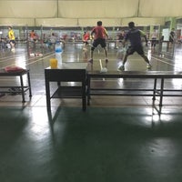 Photo taken at Suan Sa Ngob Badminton Court by Orathai M. on 6/5/2016