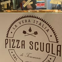 รูปภาพถ่ายที่ Pizza Scuola โดย Adélka K. เมื่อ 2/6/2020