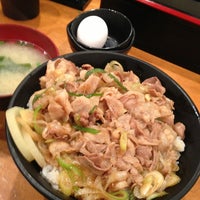 Photo taken at 伝説のすた丼屋 新宿店 by やま P. on 2/23/2013