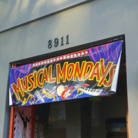 Photo taken at Musical Mondays by Rudy V. on 7/12/2016