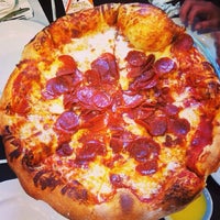 10/13/2013 tarihinde Bryan P.ziyaretçi tarafından Shelly Pie Pizza'de çekilen fotoğraf