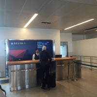 Photo taken at Delta SkyClub &amp;amp; SkyDeck by Marshall M. on 7/25/2015