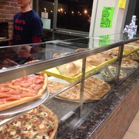 Снимок сделан в Nino&amp;#39;s Pizza of New York пользователем Michael W. 3/14/2014