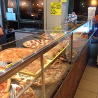 Снимок сделан в Nino&amp;#39;s Pizza of New York пользователем Michael W. 3/7/2015