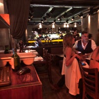 Das Foto wurde bei BASA - Basement Bar &amp; Restaurant von Rodolfo Thomazette S. am 2/29/2020 aufgenommen