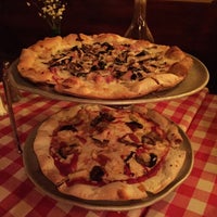 9/17/2015 tarihinde Lacey H.ziyaretçi tarafından Nice Pizza'de çekilen fotoğraf