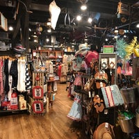 Photo taken at Cracker Barrel Old Country Store by Gilberta D. on 5/23/2018