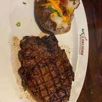 Photo taken at LongHorn Steakhouse by Edward P. on 11/15/2022