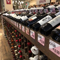 Photo taken at Union Square Wines &amp;amp; Spirits by Lu Y. on 11/11/2018