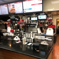 Photo taken at Wendy’s by Lu Y. on 11/28/2018