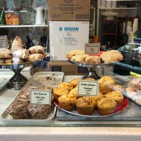 Photo taken at Donna Bell&amp;#39;s Bakeshop by Lu Y. on 3/3/2018