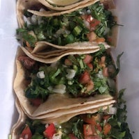 Photo taken at Tacos Y Quesadillas Mexico Cart by Lu Y. on 8/8/2018