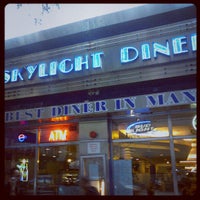 9/27/2012 tarihinde high c.ziyaretçi tarafından Skylight Diner'de çekilen fotoğraf