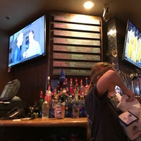 Foto tomada en Rack &amp; Helen&#39;s Bar and Grill  por Diedra E. el 12/4/2017