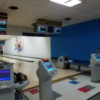 Photo taken at Gladstone Bowl by Kevin C. on 6/6/2017