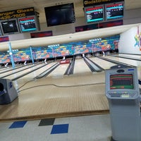 Photo taken at Gladstone Bowl by Kevin C. on 7/29/2017