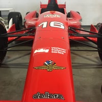 Das Foto wurde bei Dallara IndyCar Factory von Doug M. am 5/27/2016 aufgenommen