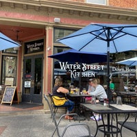 Das Foto wurde bei Water Street Kitchen von Bob S. am 6/14/2022 aufgenommen