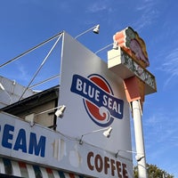 Photo taken at Blue Seal Ice Cream by Ｍatsu⚾️ on 4/13/2024