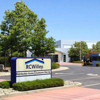 6/6/2017にRC WilleyがRC Willey Roseville Distribution Centerで撮った写真