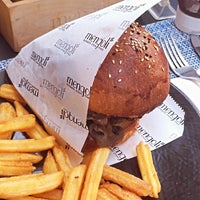 Foto scattata a Mengoli Burgers Steak Fries da Ddn il 9/9/2023