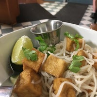 9/23/2017 tarihinde Stephen R.ziyaretçi tarafından Thai Noodles Cafe'de çekilen fotoğraf
